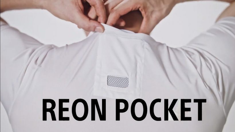 Une demonstration de l'insertion du Reon Pocket  dans le tee-shirt dédié