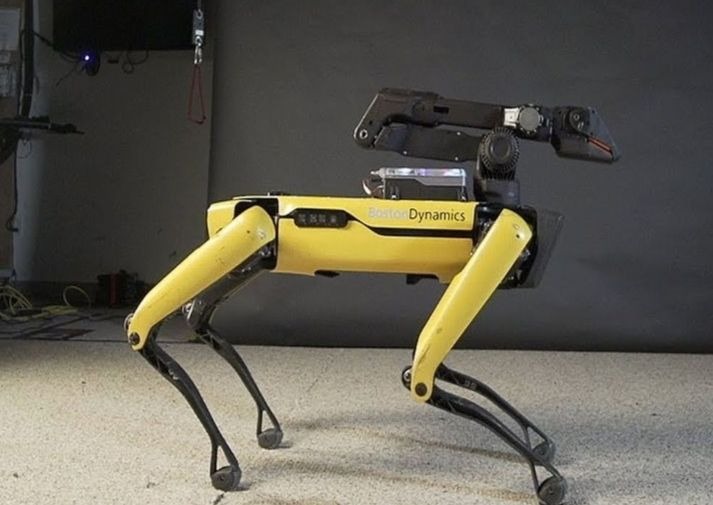 Le robot-chien Spot de Boston Dynamics lors d'une demonstration.
